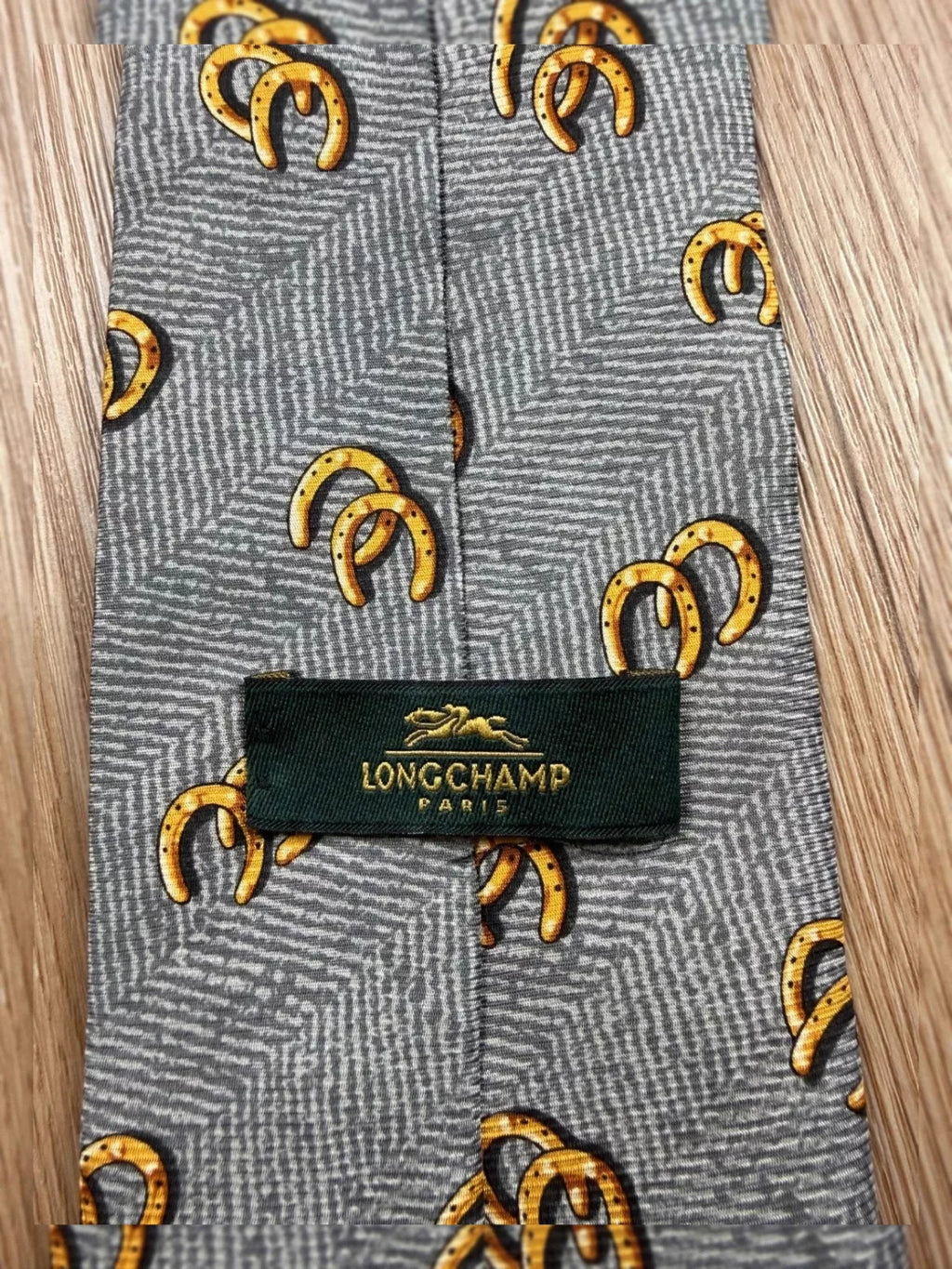 Cravate Longchamp soie grise motif fers à cheval vintage