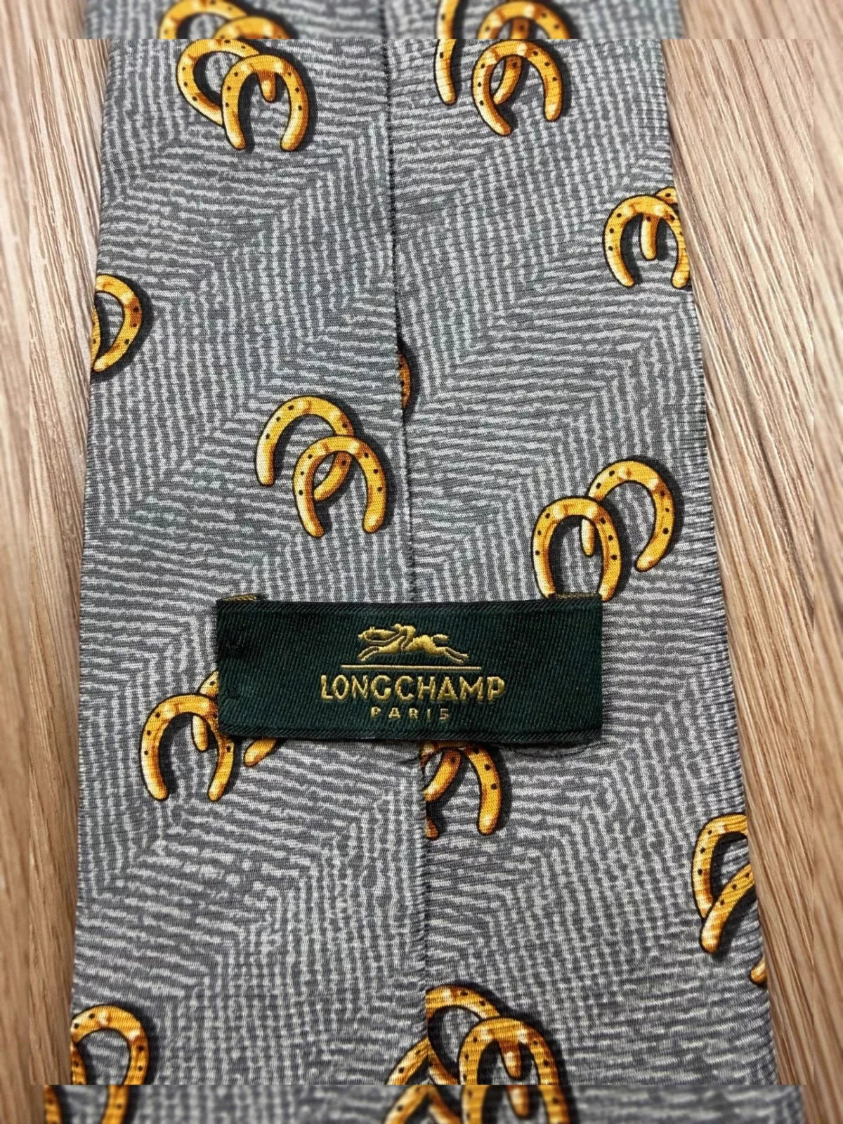 Cravate Longchamp soie grise motif fers à cheval vintage