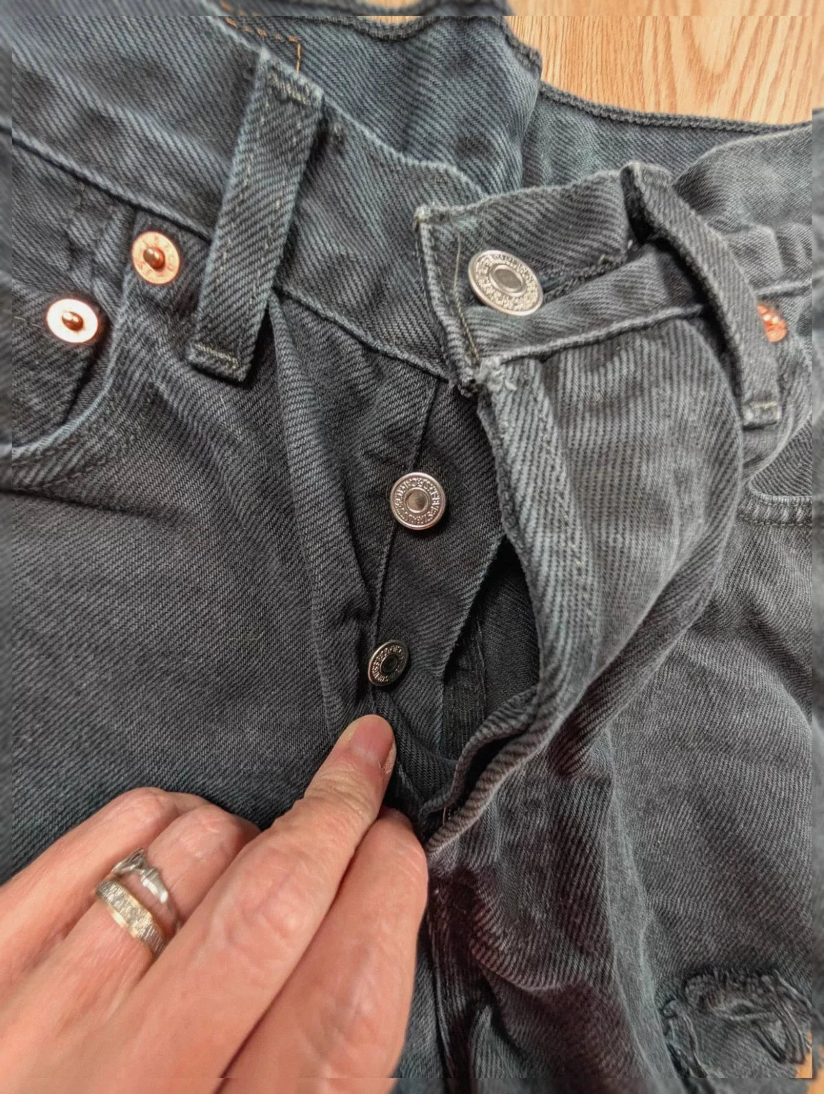 Short Levi's vintage noir délavé taille haute 90s S/36