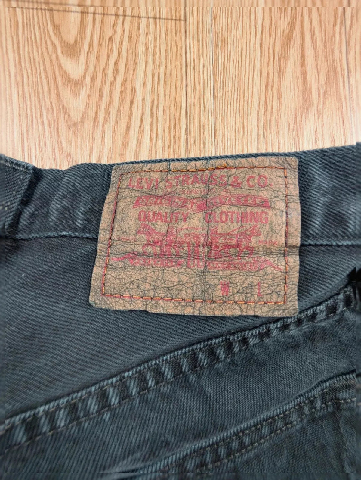Short Levi's vintage noir délavé taille haute 90s S/36