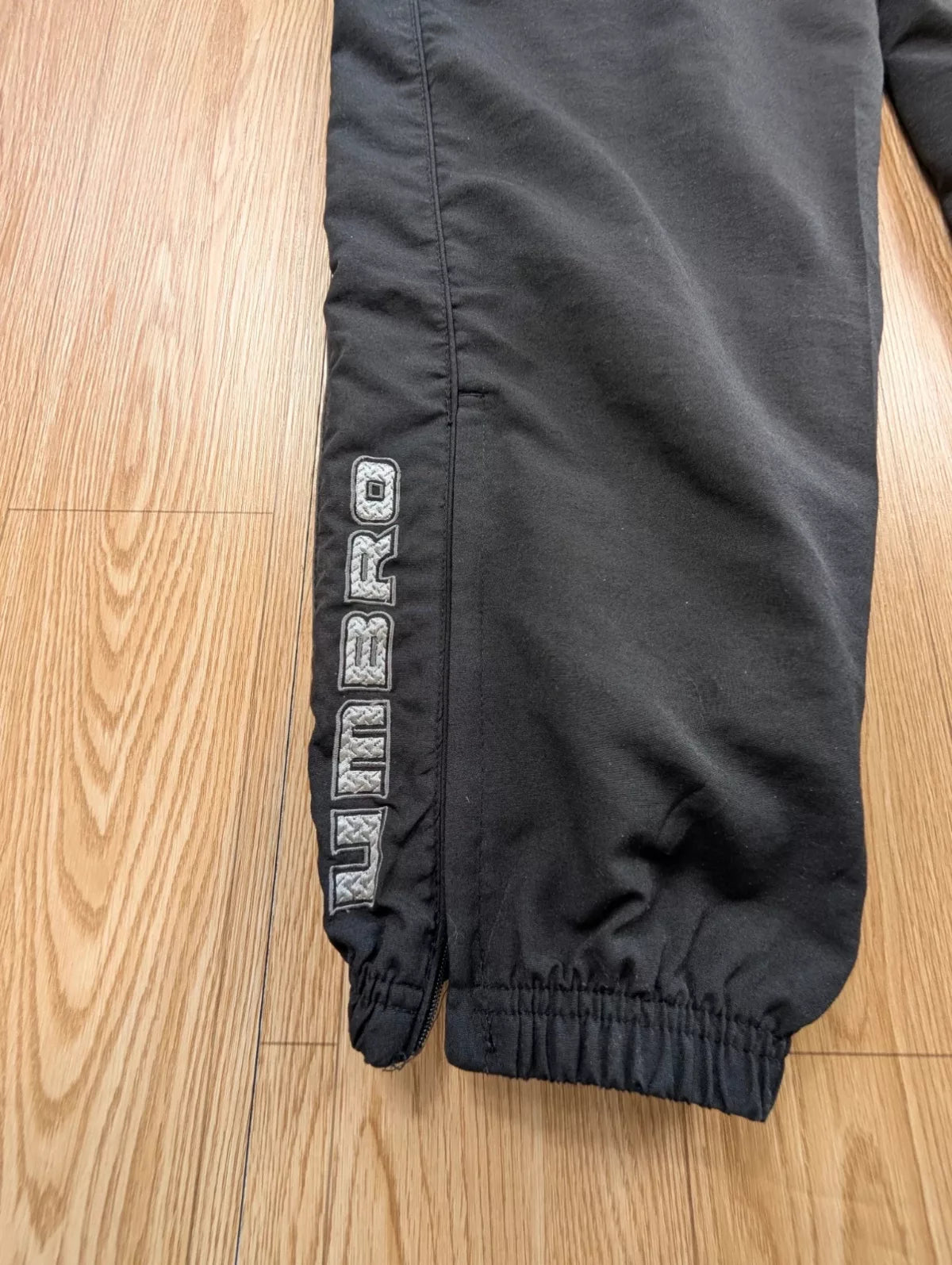 Pantalon Umbro vintage 90s shell noir zip latéral L