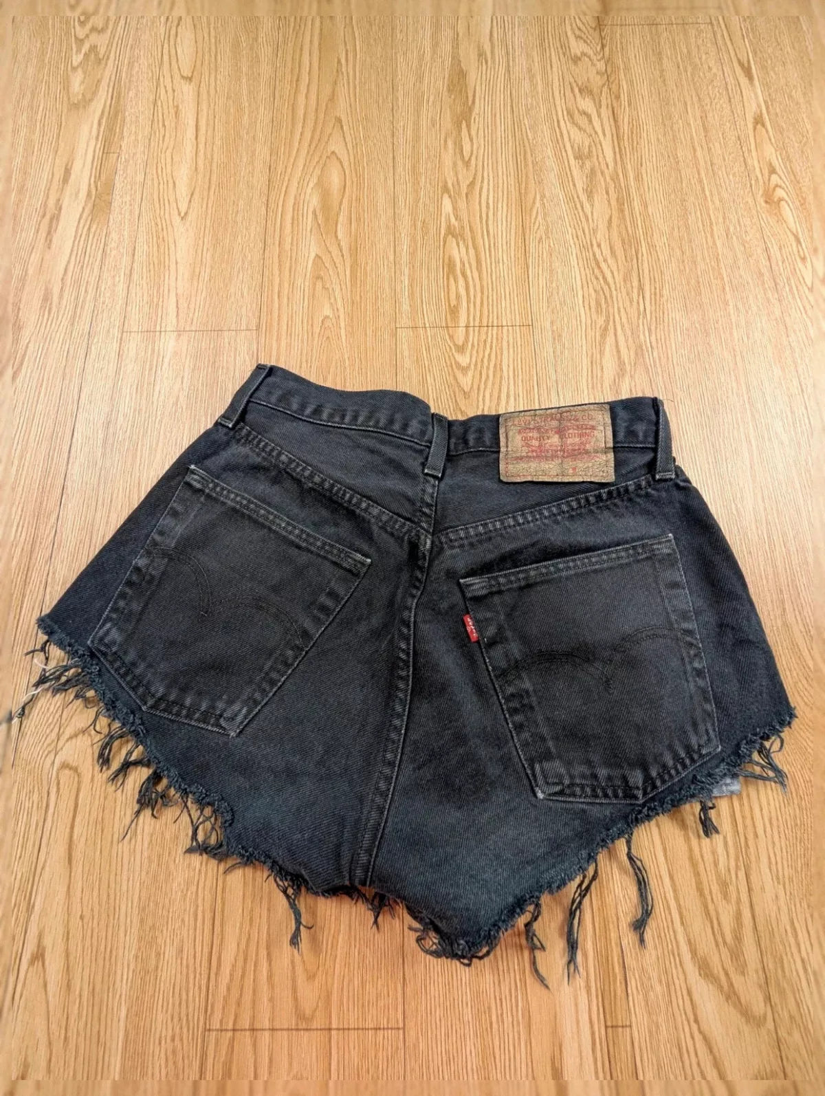 Short Levi's vintage noir délavé taille haute 90s S/36