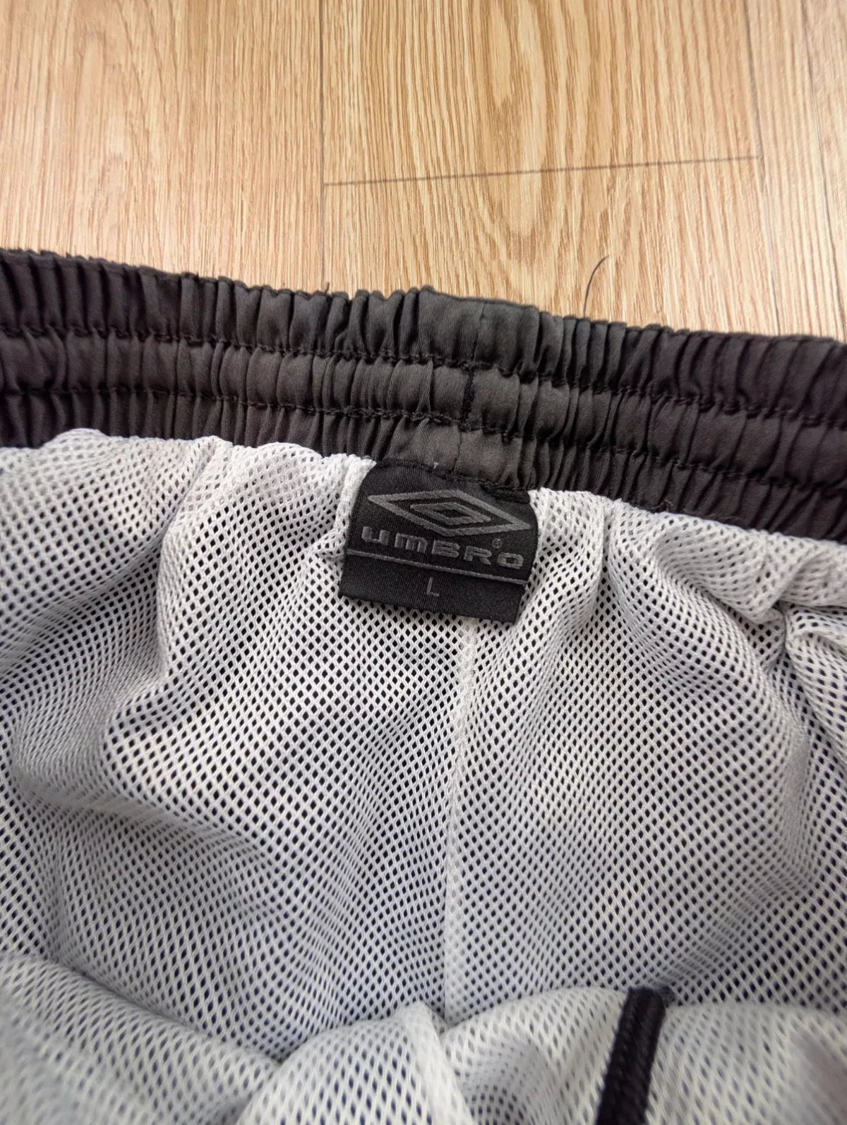 Pantalon Umbro vintage 90s shell noir zip latéral L