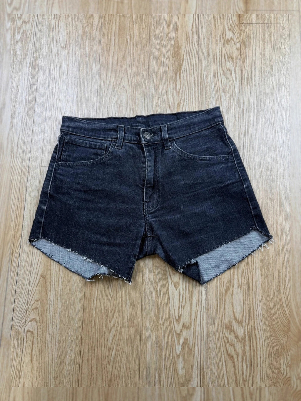 Short Levi's denim noir délavé customisé Y2K taille XS/S