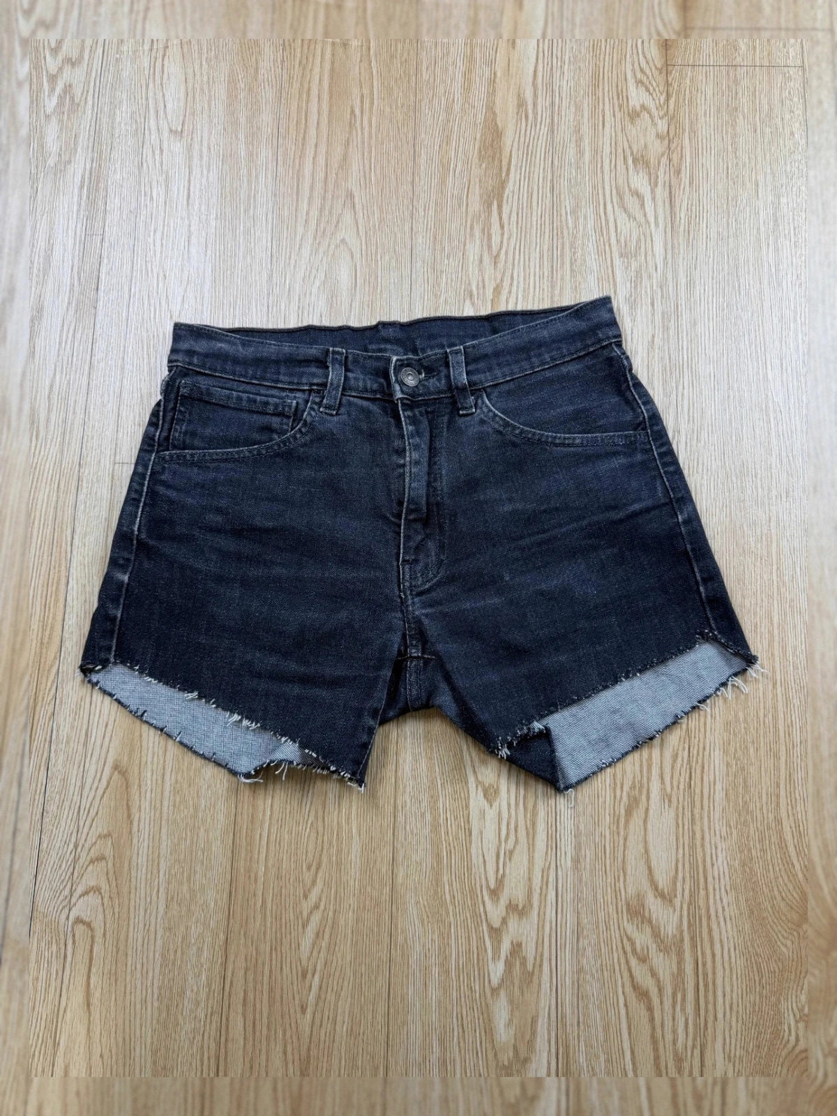 Short Levi's denim noir délavé customisé Y2K taille XS/S