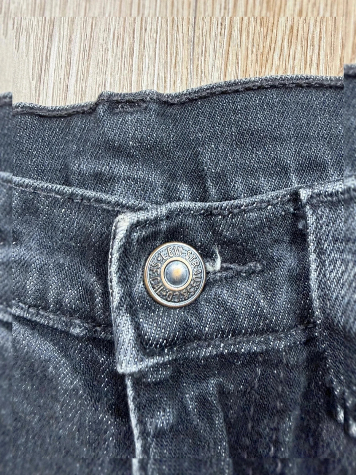 Short Levi's denim noir délavé customisé Y2K taille XS/S