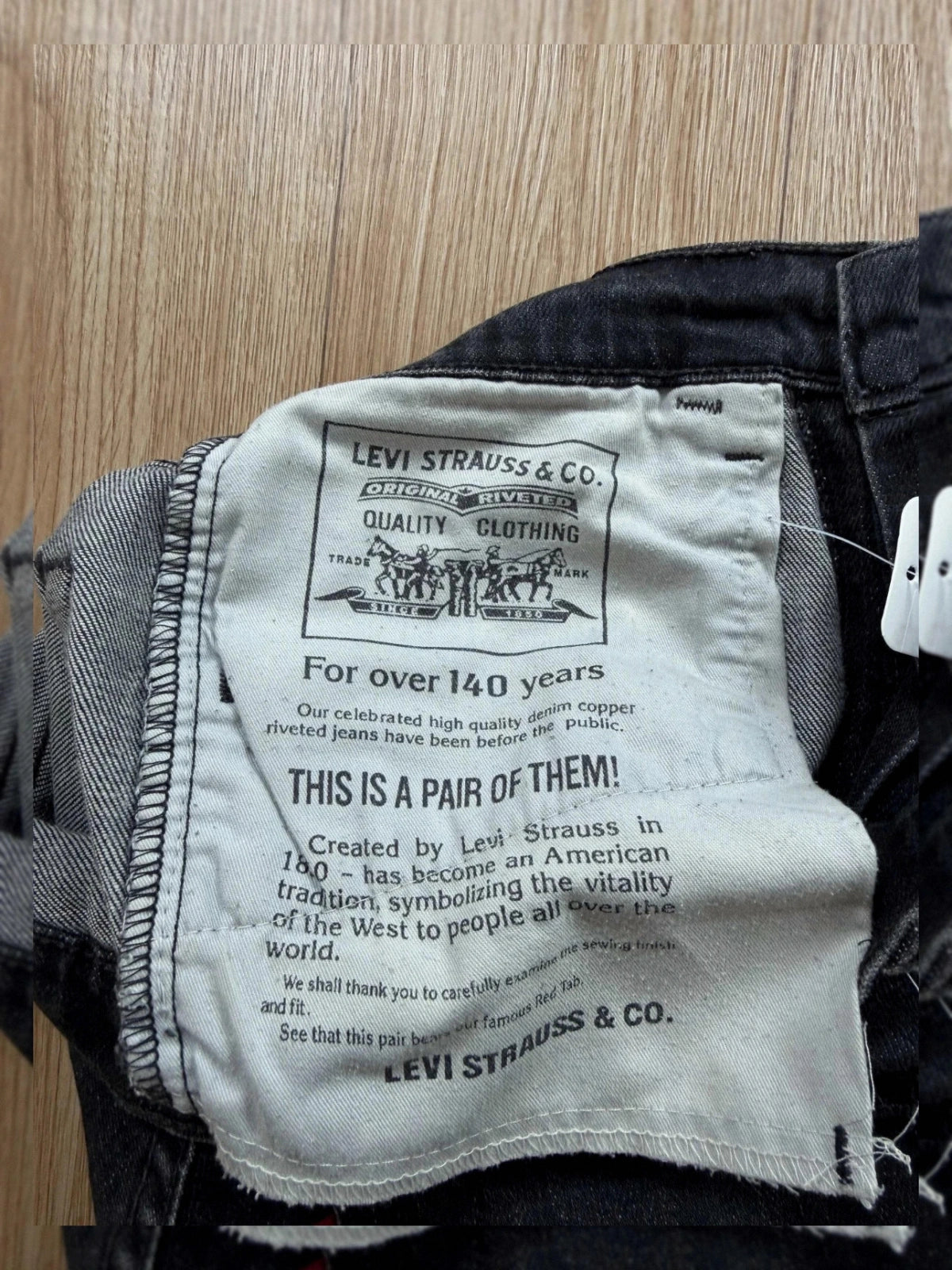 Short Levi's denim noir délavé customisé Y2K taille XS/S