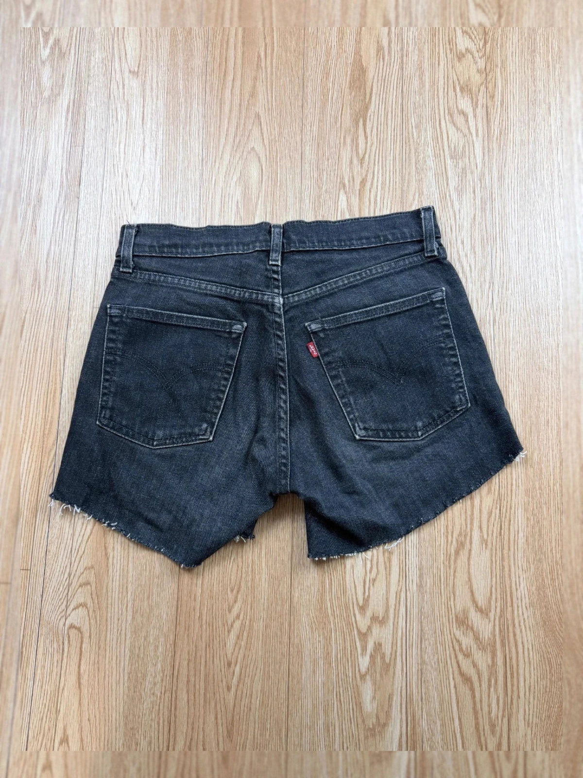 Short Levi's denim noir délavé customisé Y2K taille XS/S