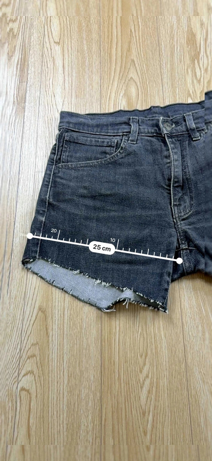 Short Levi's denim noir délavé customisé Y2K taille XS/S