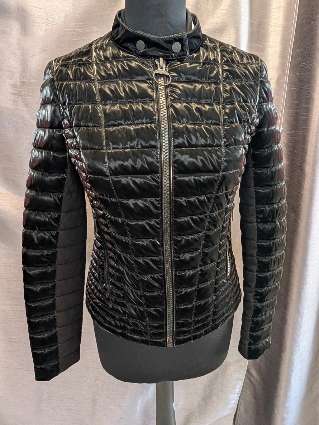 Doudoune Guess Vona Jacket noire brillante matelassée S