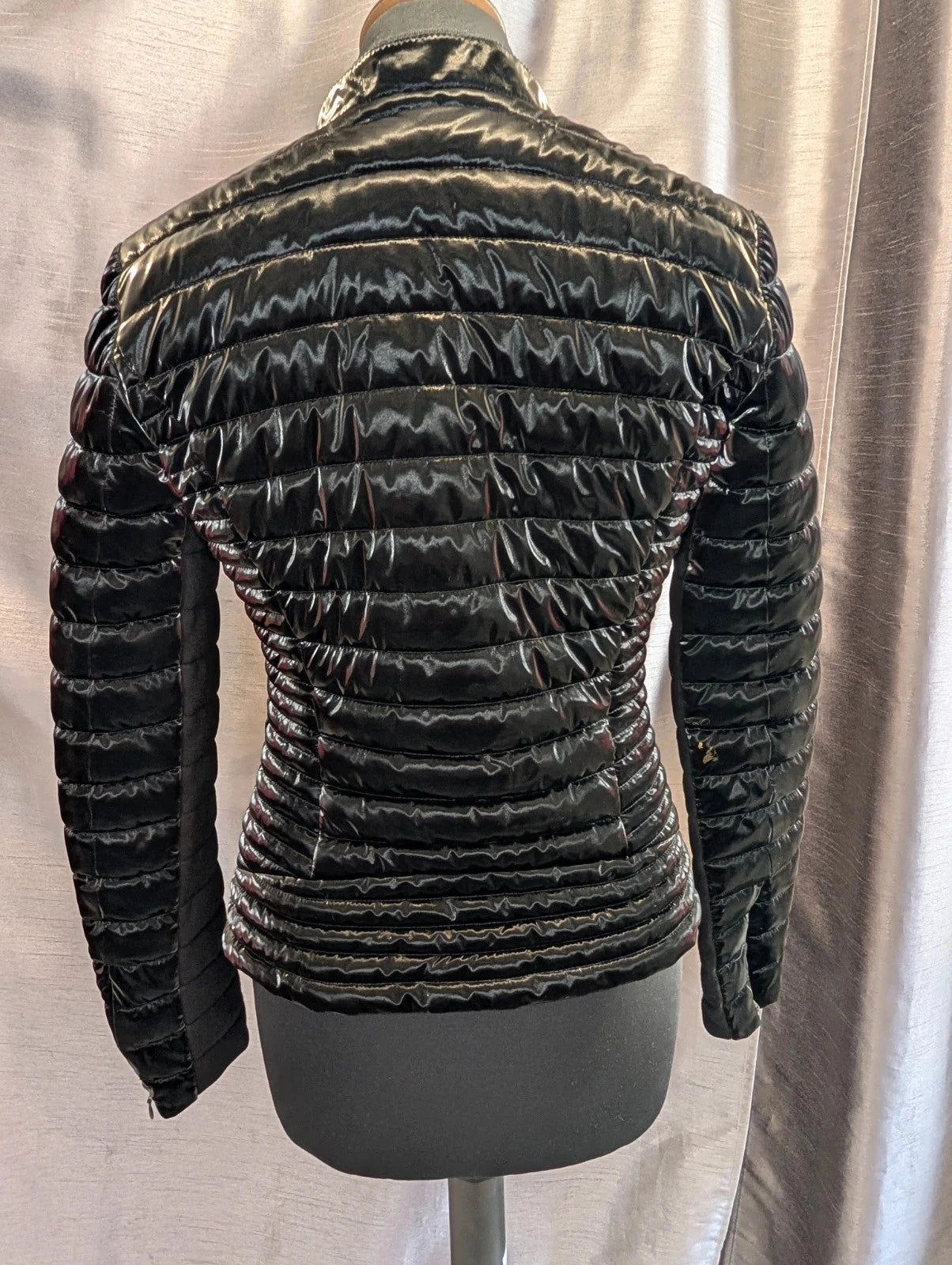 Doudoune Guess Vona Jacket noire brillante matelassée S