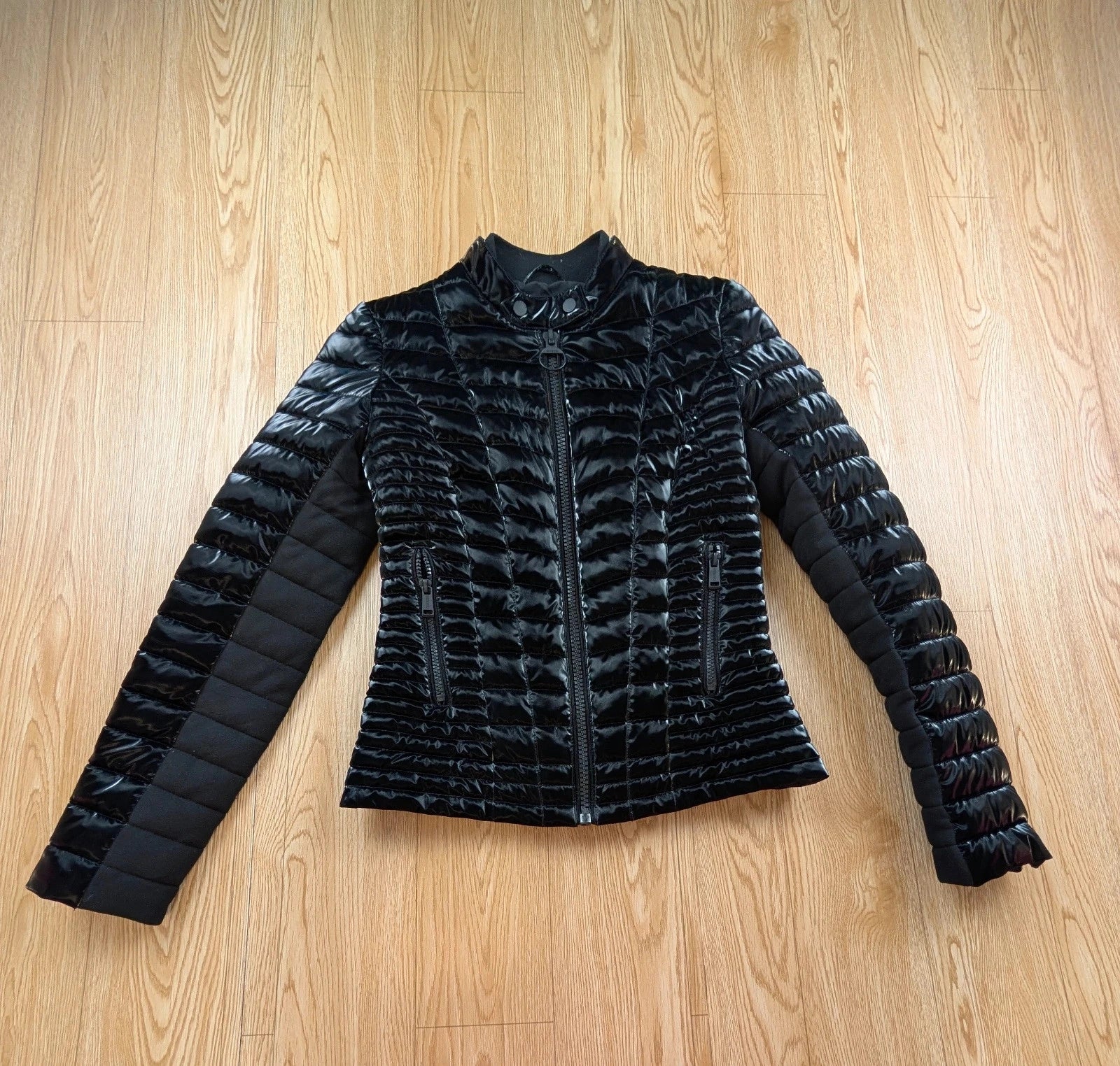 Doudoune Guess Vona Jacket noire brillante matelassée S