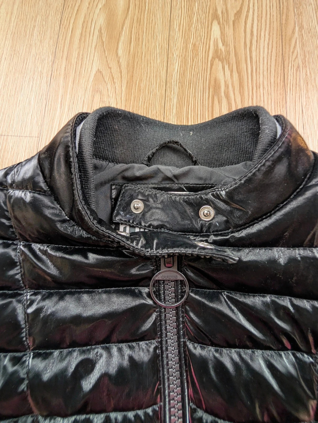Doudoune Guess Vona Jacket noire brillante matelassée S