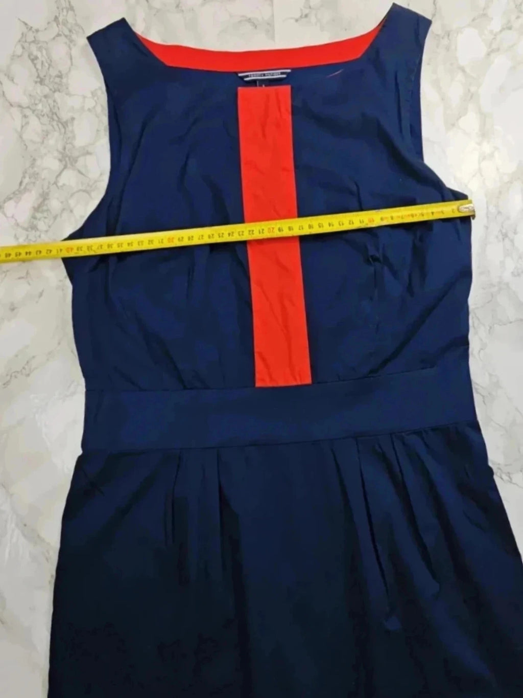 Robe Tommy Hilfiger bande verticale rouge bleu marine taille 6