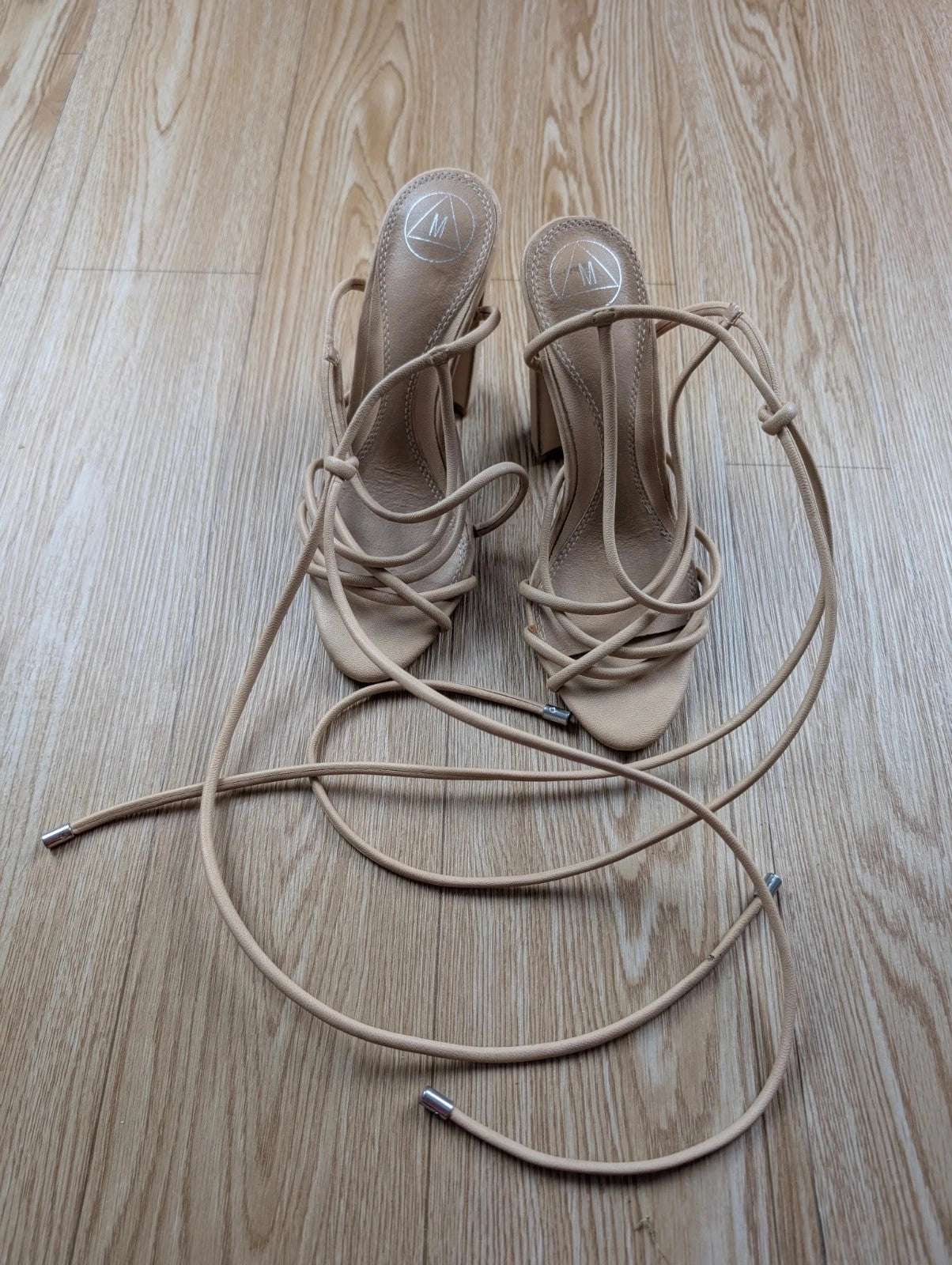 Sandales à talons Missguided nude lacets beige taille 37