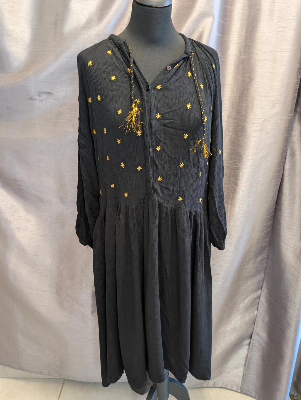 Robe Bakker Made with Love noire broderies étoiles dorées M