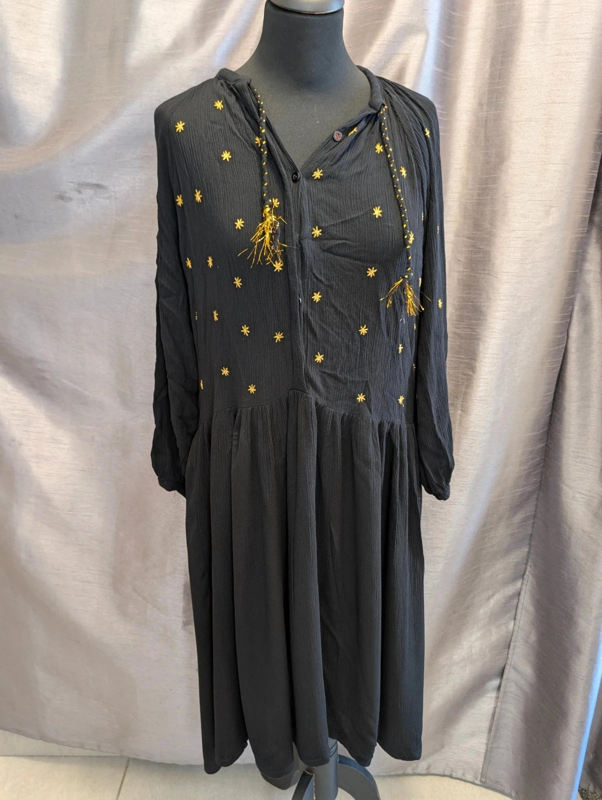 Robe Bakker Made with Love noire broderies étoiles dorées M