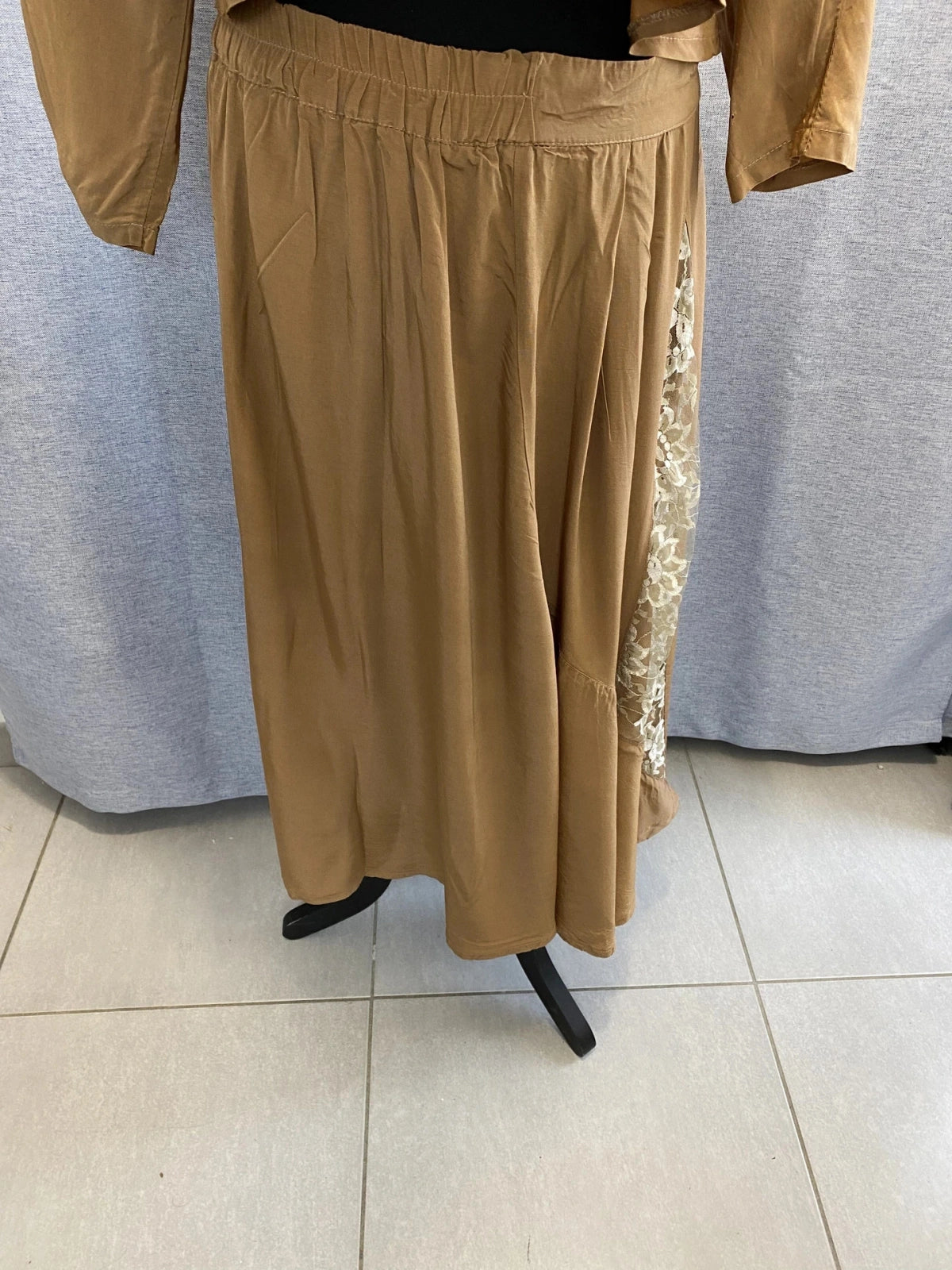 Ensemble Vintage Veste Peplum et Jupe Longue Dentelle Camel L