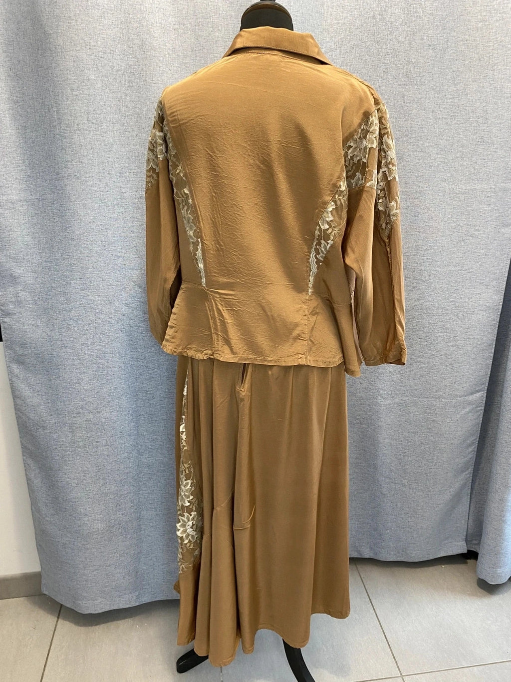 Ensemble Vintage Veste Peplum et Jupe Longue Dentelle Camel L