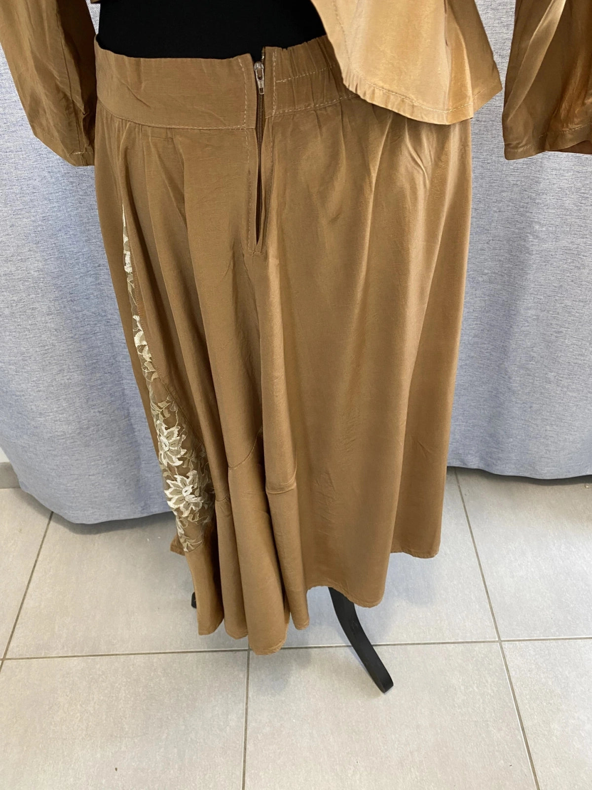 Ensemble Vintage Veste Peplum et Jupe Longue Dentelle Camel L