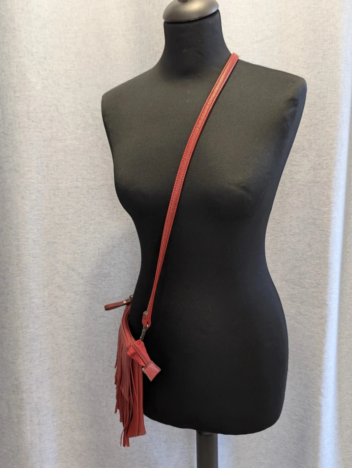 Sac bandoulière à franges bordeaux style western boho vintage