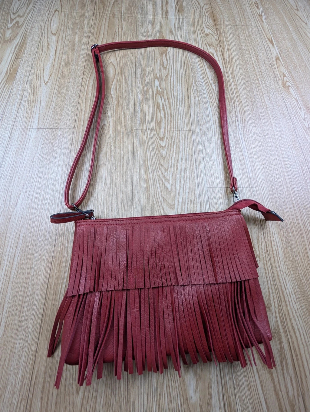Sac bandoulière à franges bordeaux style western boho vintage
