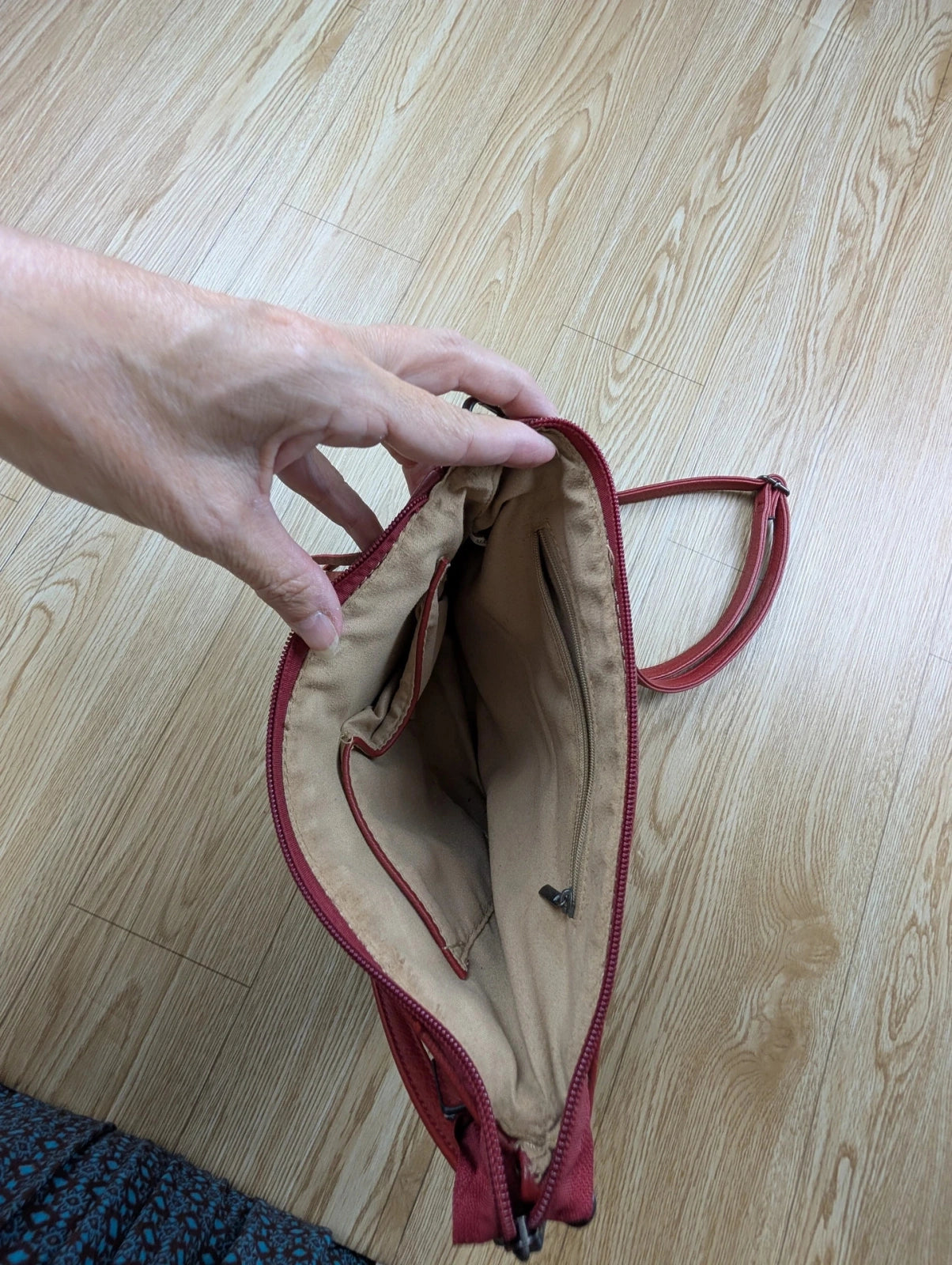 Sac bandoulière à franges bordeaux style western boho vintage