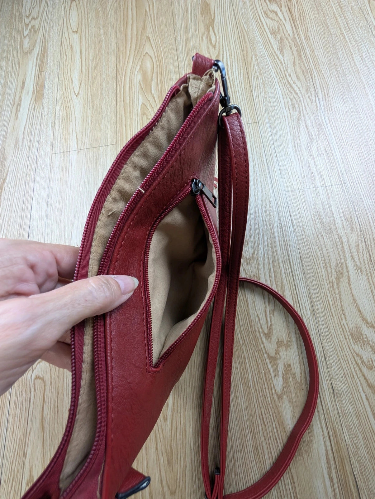 Sac bandoulière à franges bordeaux style western boho vintage